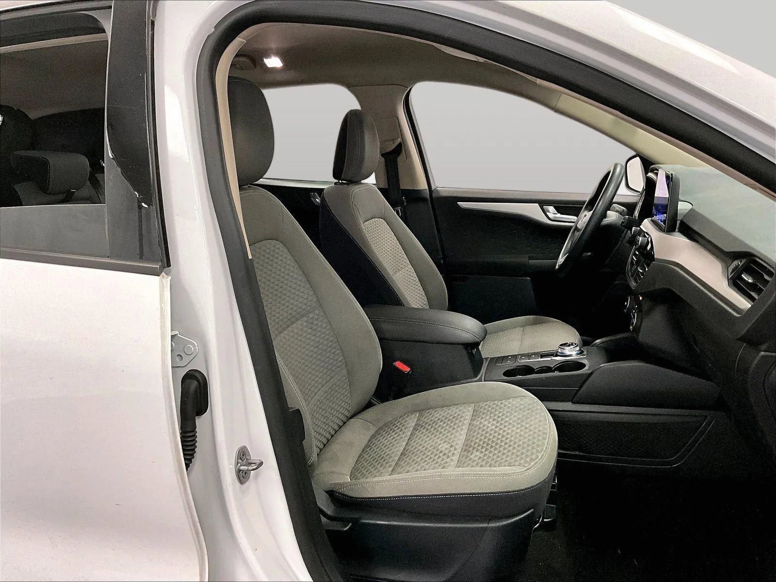 Used 2020 Ford Escape SE image 8