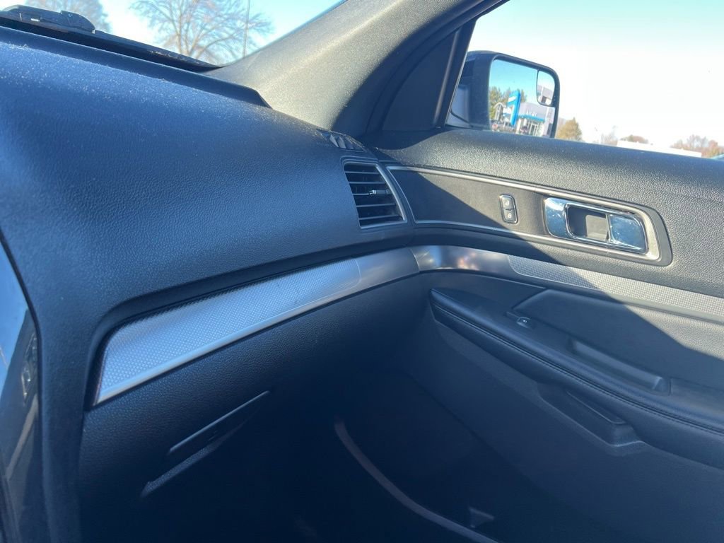 Used 2018 Ford Explorer XLT w/ Equipment Group 202A image 23