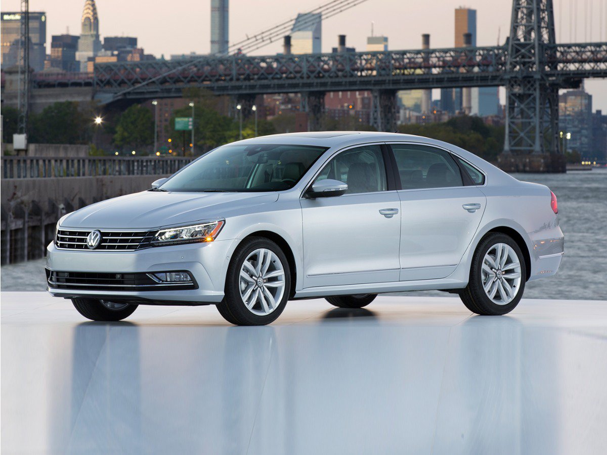 Used 2018 Volkswagen Passat 2.0T SE