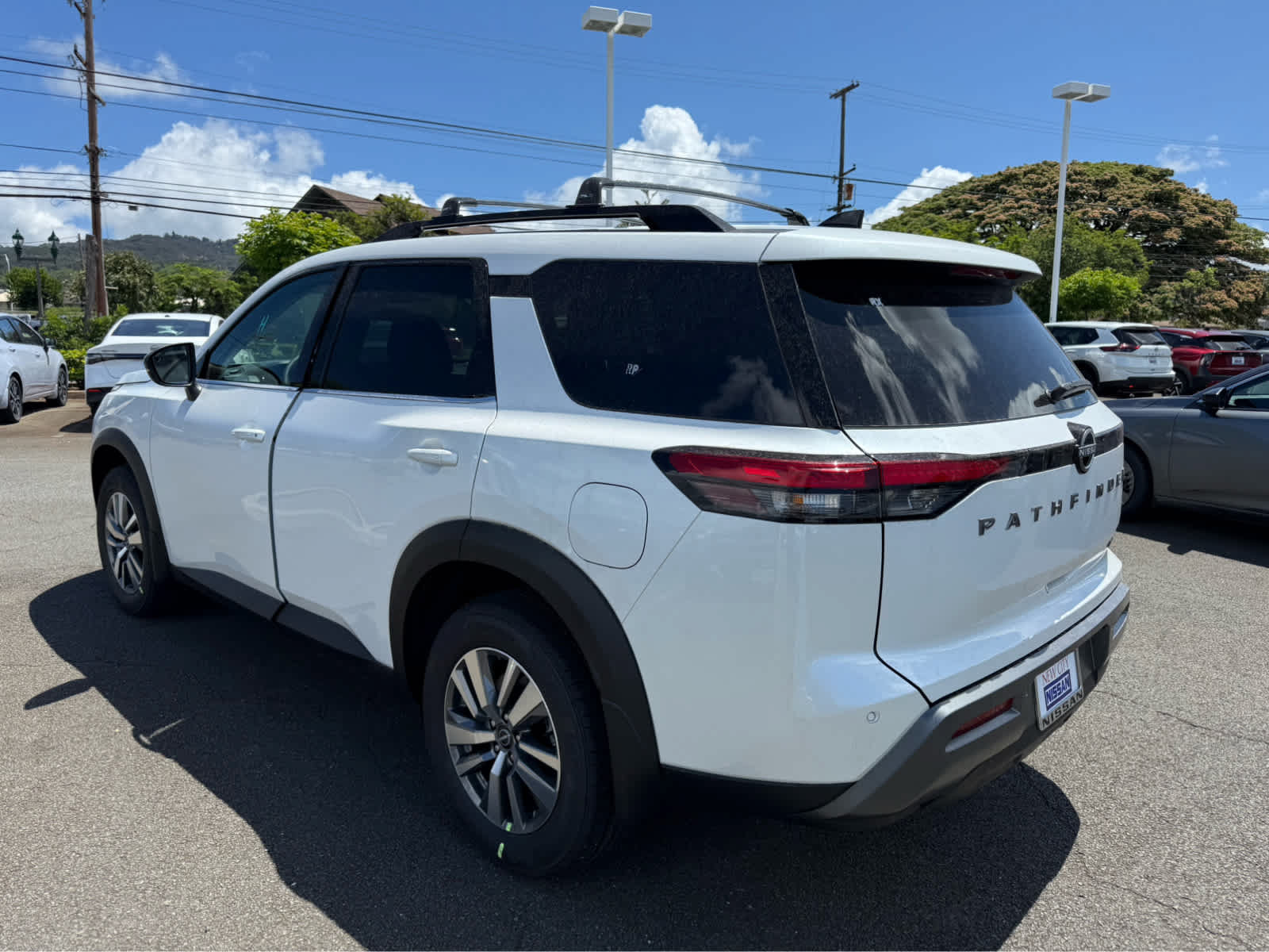 New 2026 Nissan Pathfinder SL FWD image 4