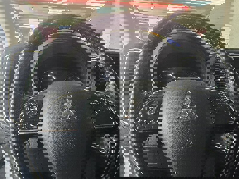 Used 2019 Mitsubishi Outlander SE image 22