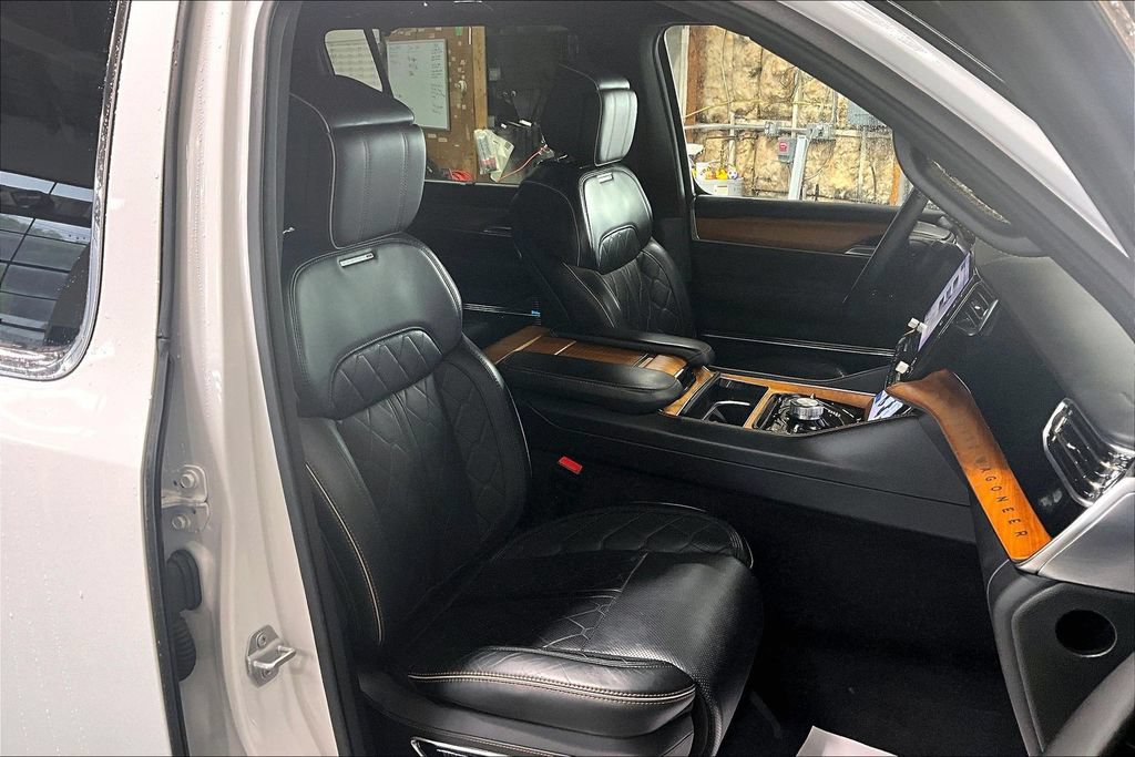 Used 2024 Jeep Grand Wagoneer L Series III AWD/4WD image 7