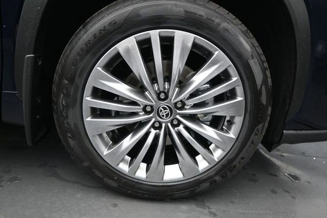 New 2026 Toyota Highlander Platinum AWD/4WD image 18