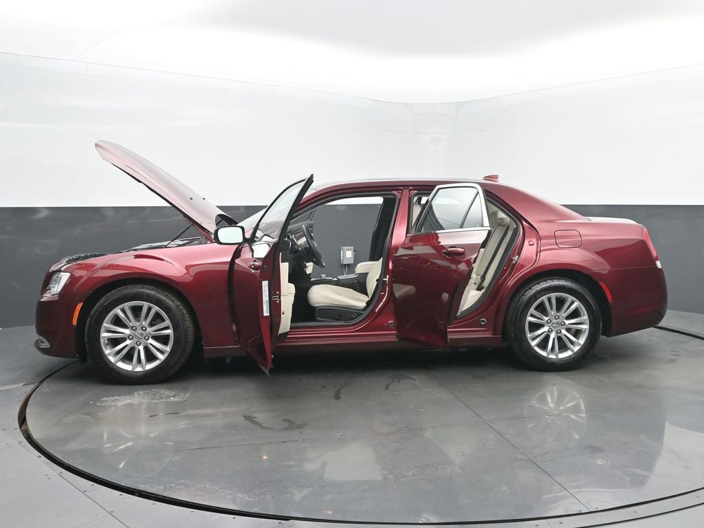Used 2016 Chrysler 300 Limited image 53