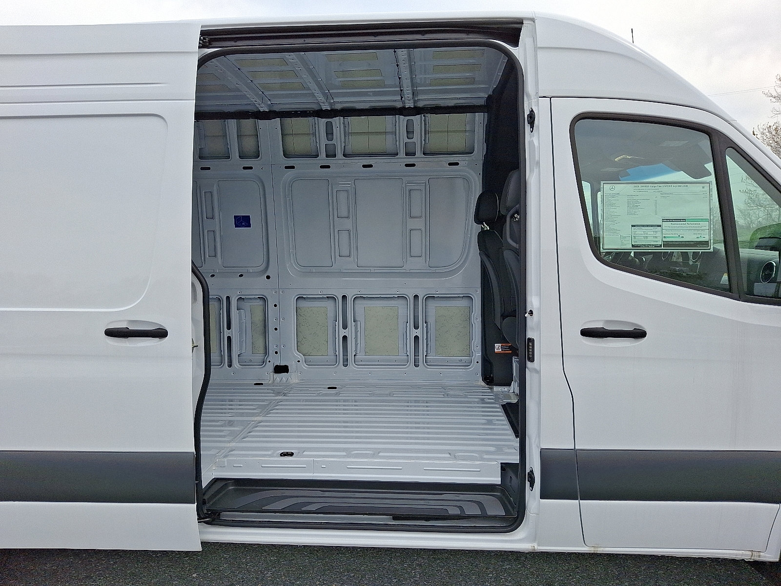 Used 2025 Mercedes-Benz Sprinter 3500 image 8