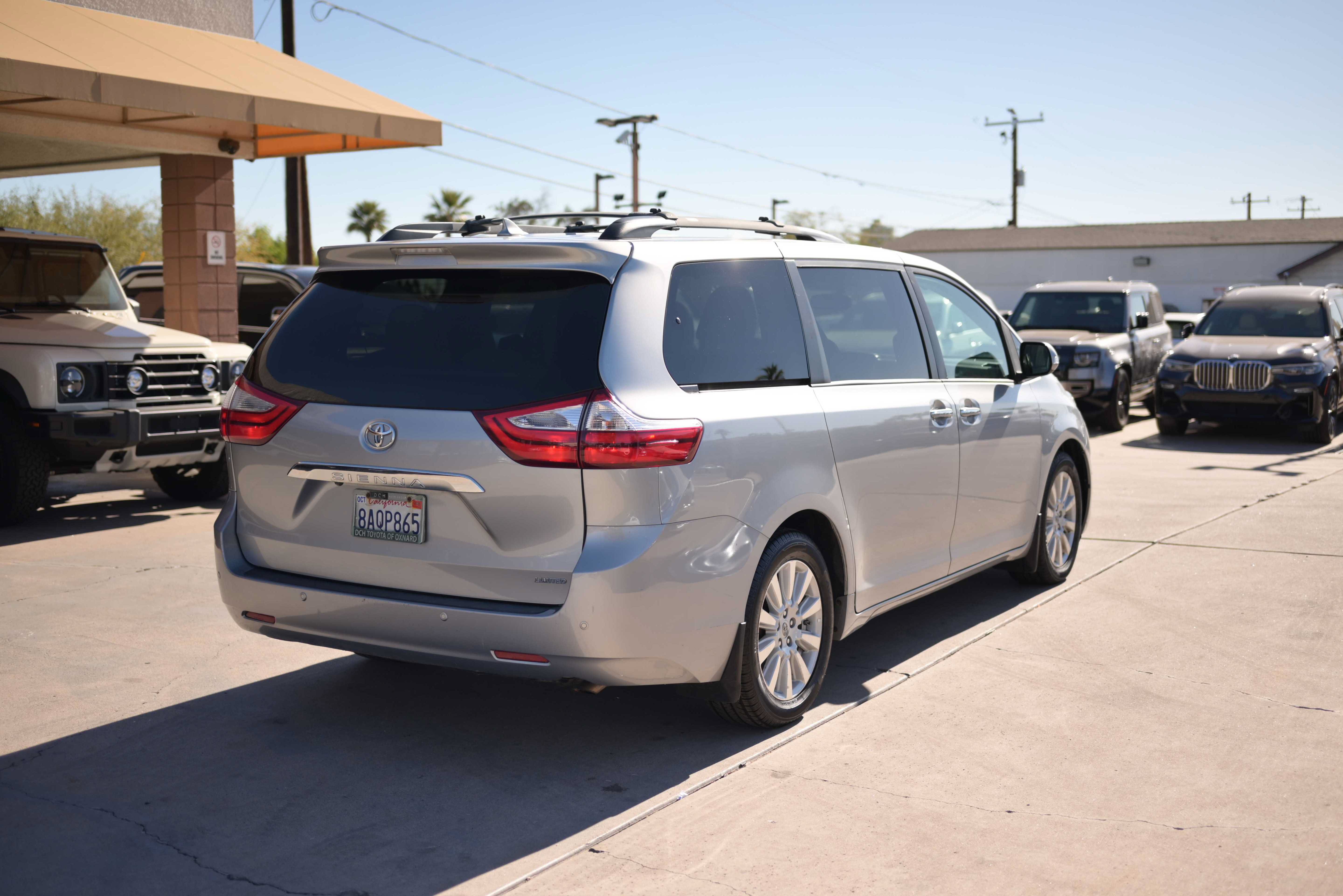 Used 2017 Toyota Sienna Limited FWD image 4