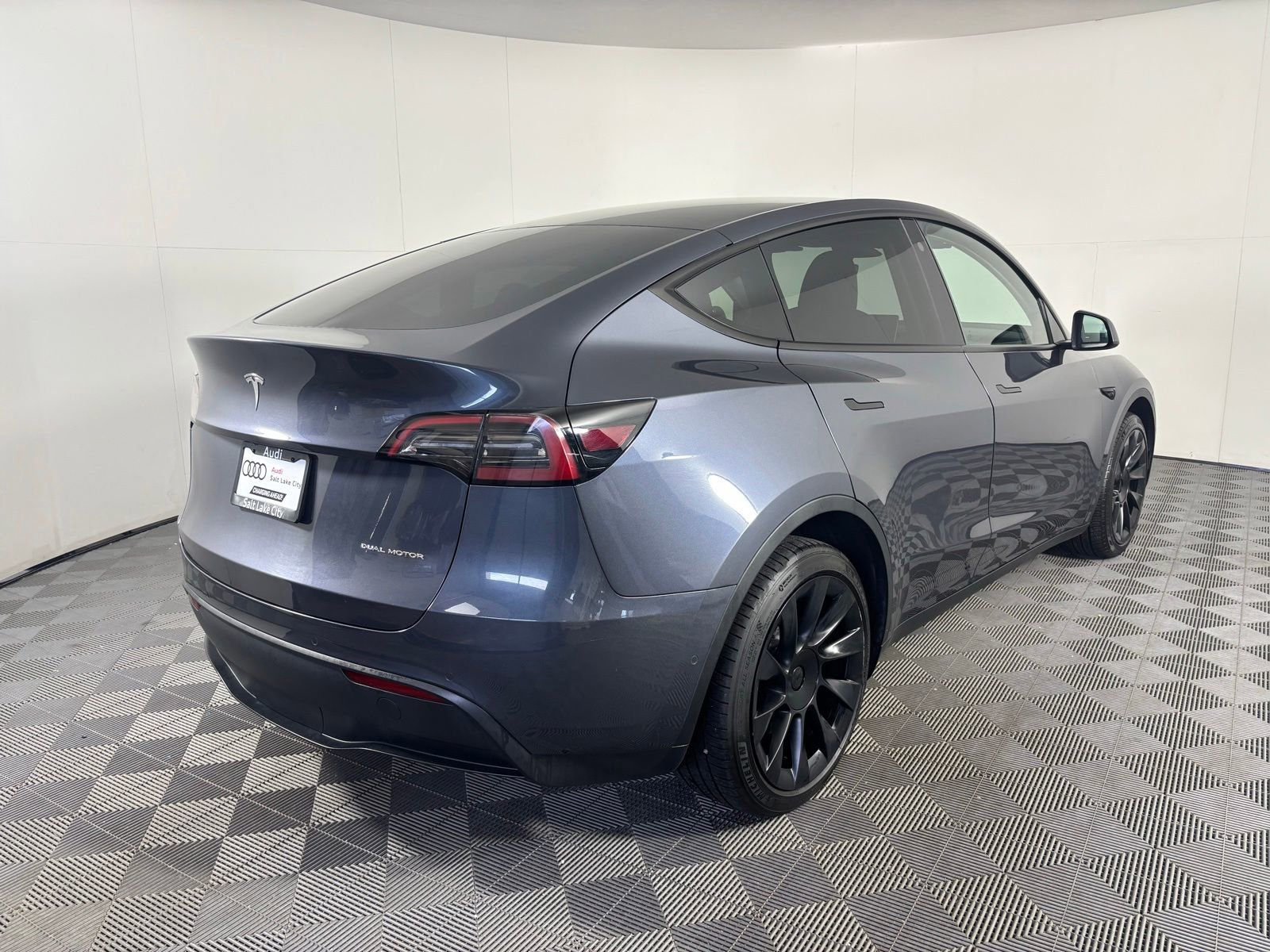 Used 2022 Tesla Model Y Long Range AWD/4WD image 8