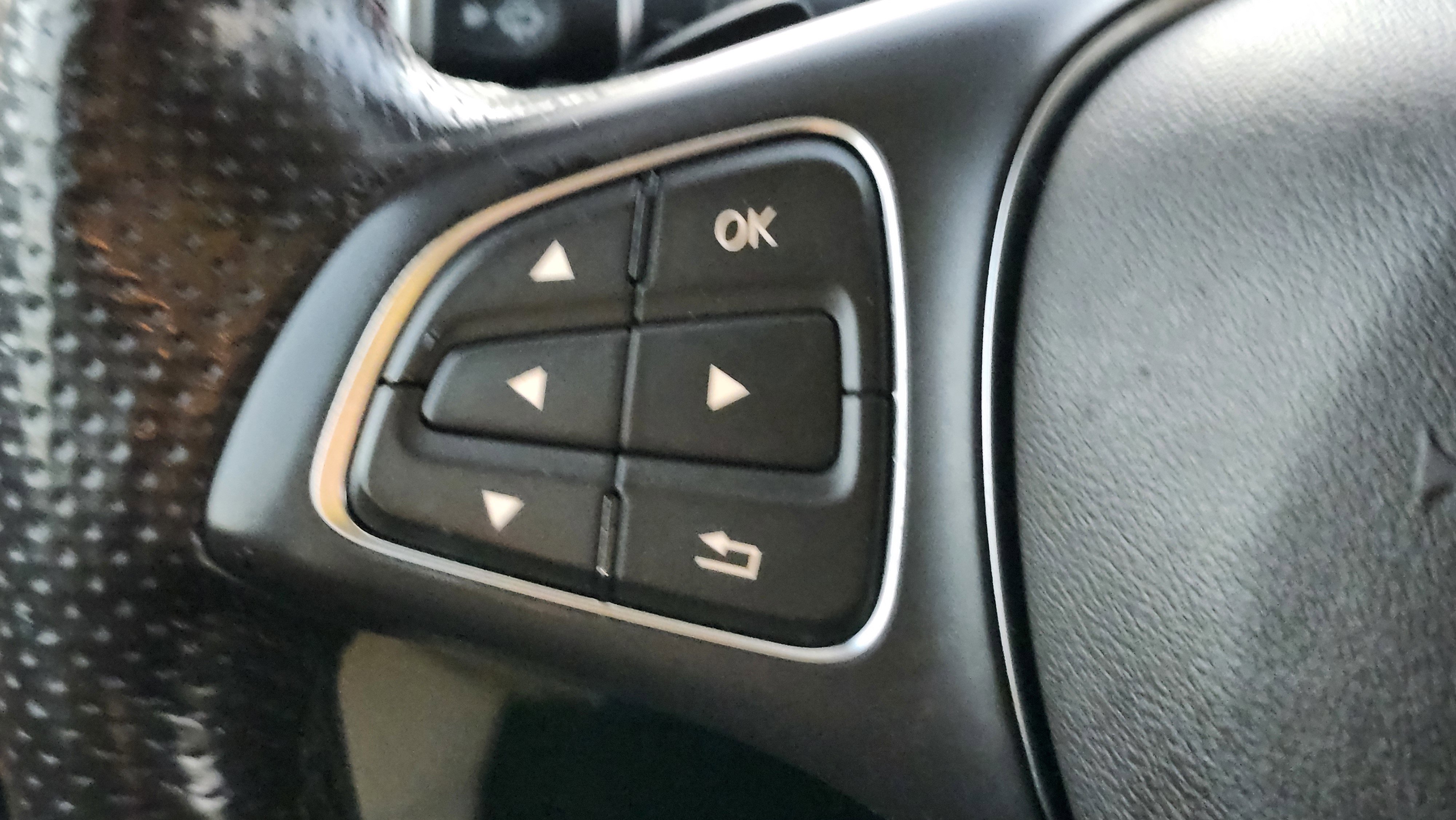 Used 2016 Mercedes-Benz GLE 350 4MATIC w/ Premium Package image 37