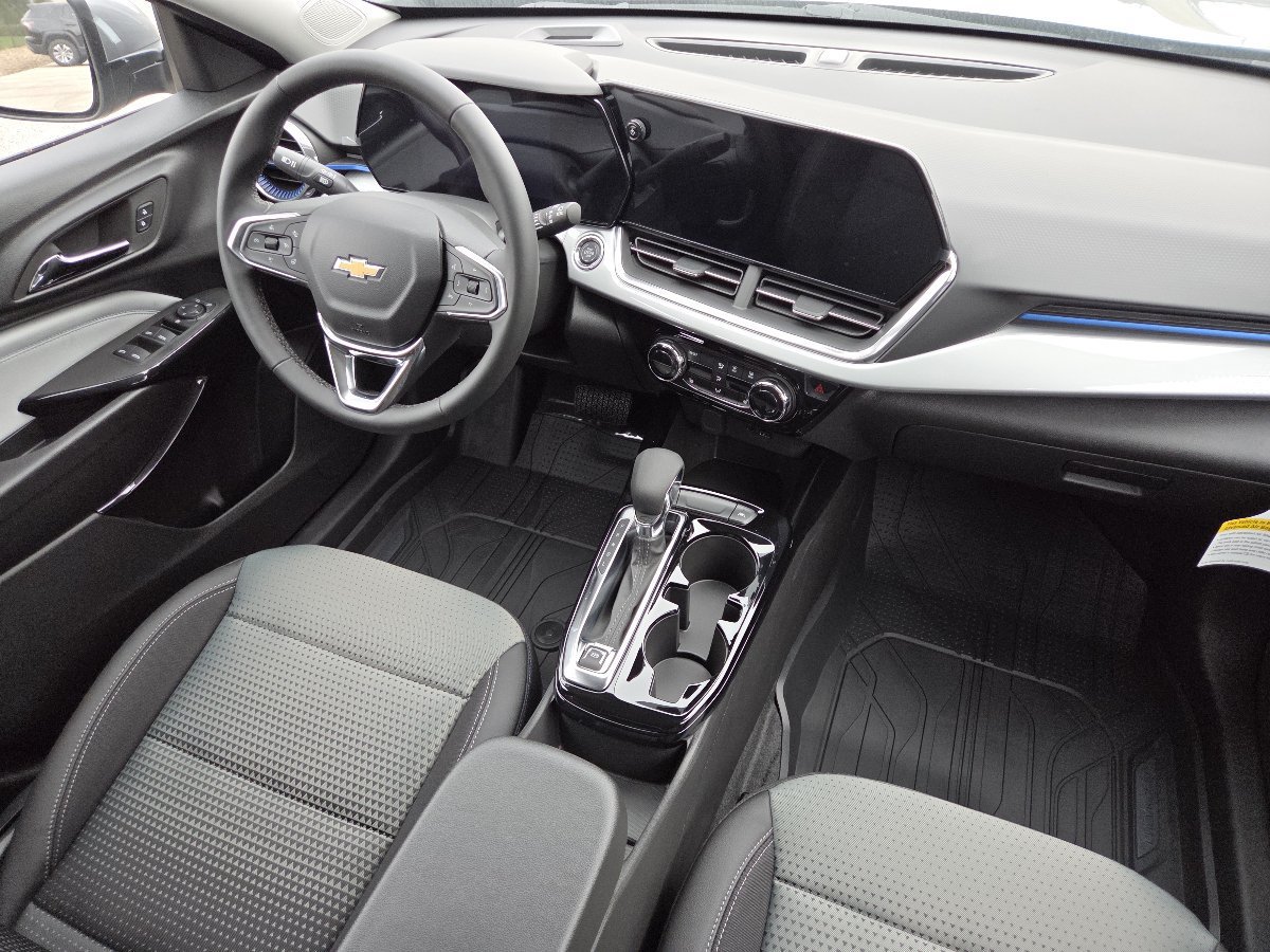 New 2026 Chevrolet Trax LT w/ Driver Confidence Package FWD image 24