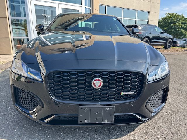 Certified 2022 Jaguar XF R-Dynamic SE AWD/4WD image 9