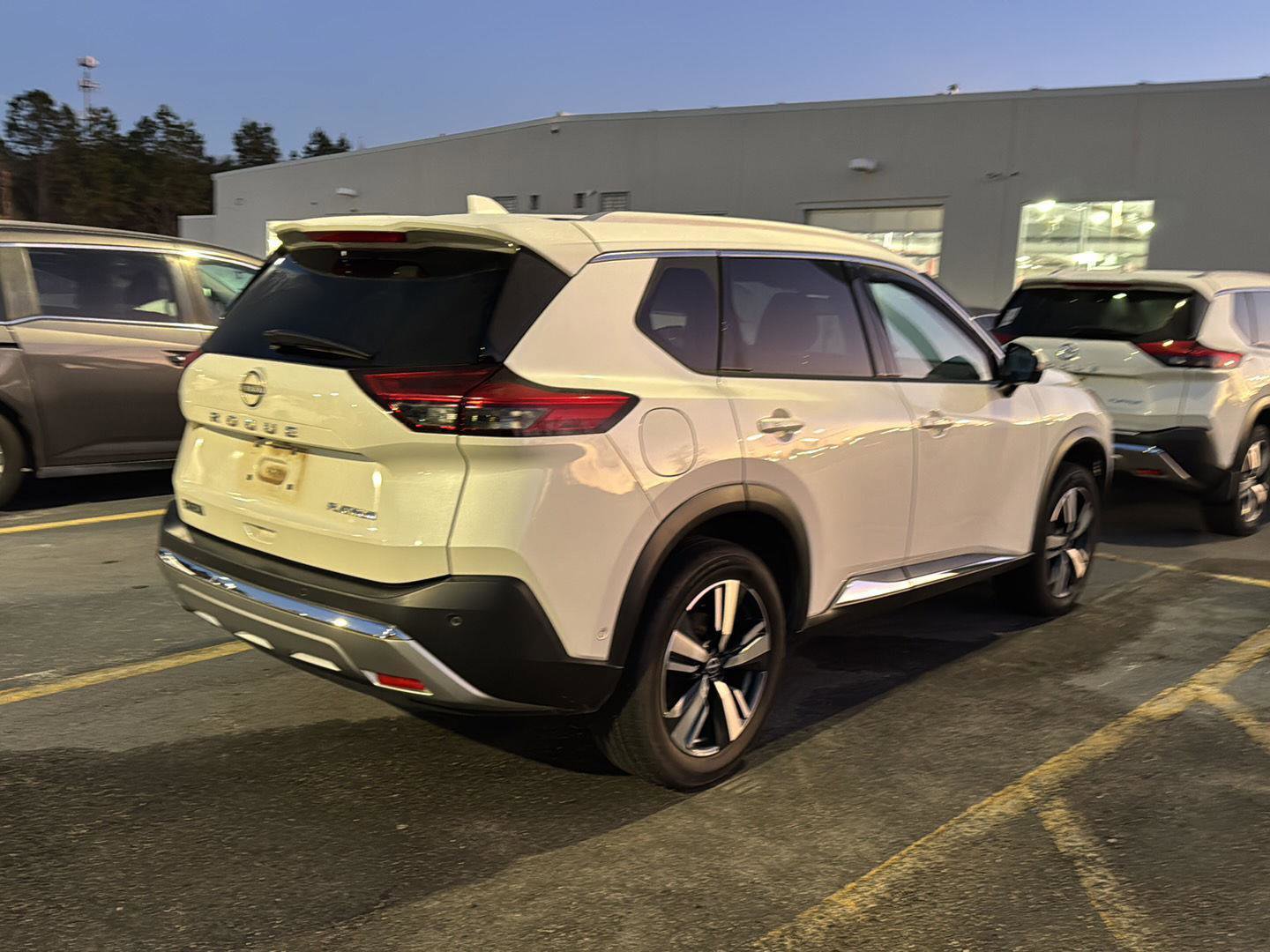 Used 2023 Nissan Rogue Platinum w/ Platinum Premium Package image 4