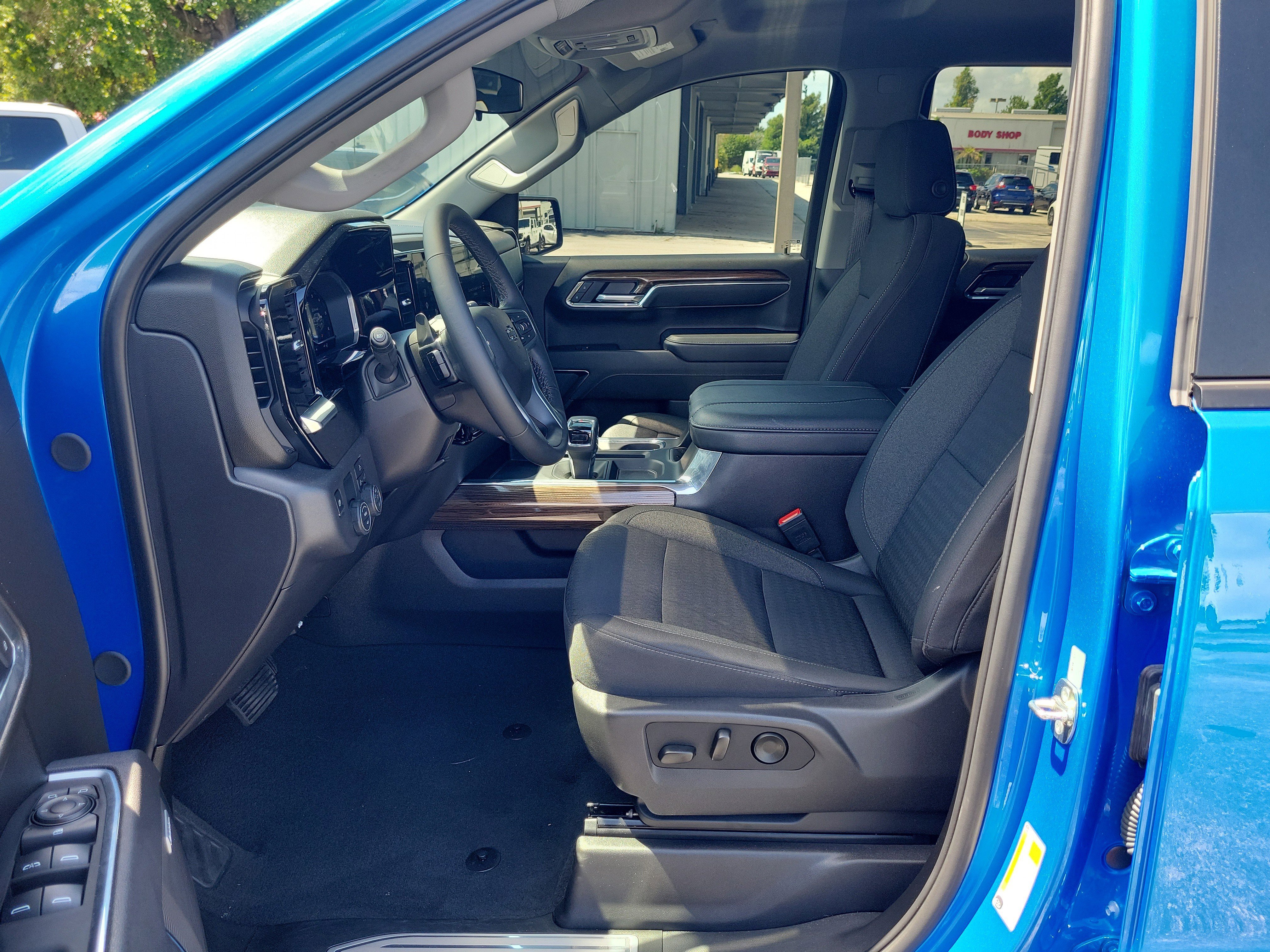 Used 2025 Chevrolet Silverado 1500 RST w/ Convenience Package II RWD image 11