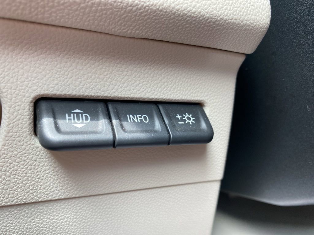 Used 2021 Buick Envision Essence w/ Technology Package I AWD/4WD image 27