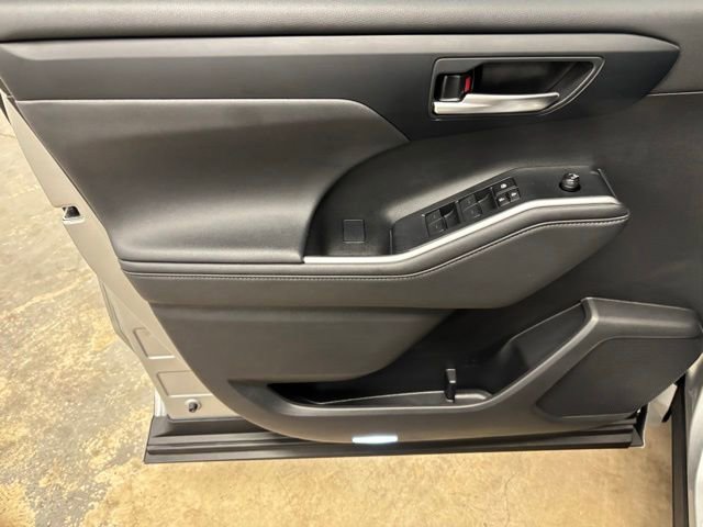 Certified 2023 Toyota Highlander XSE FWD image 18