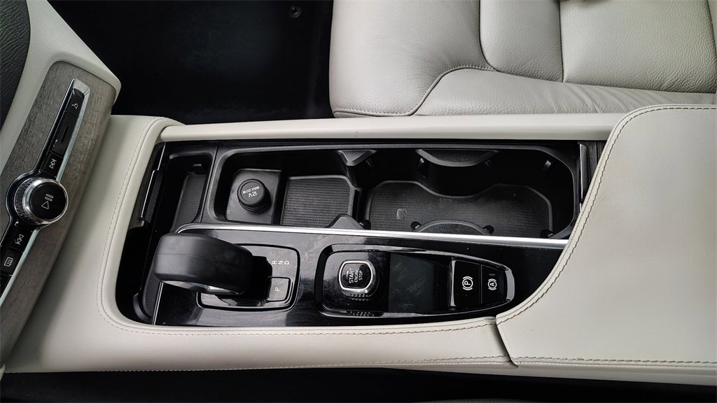 Certified 2023 Volvo XC90 B6 Plus image 23