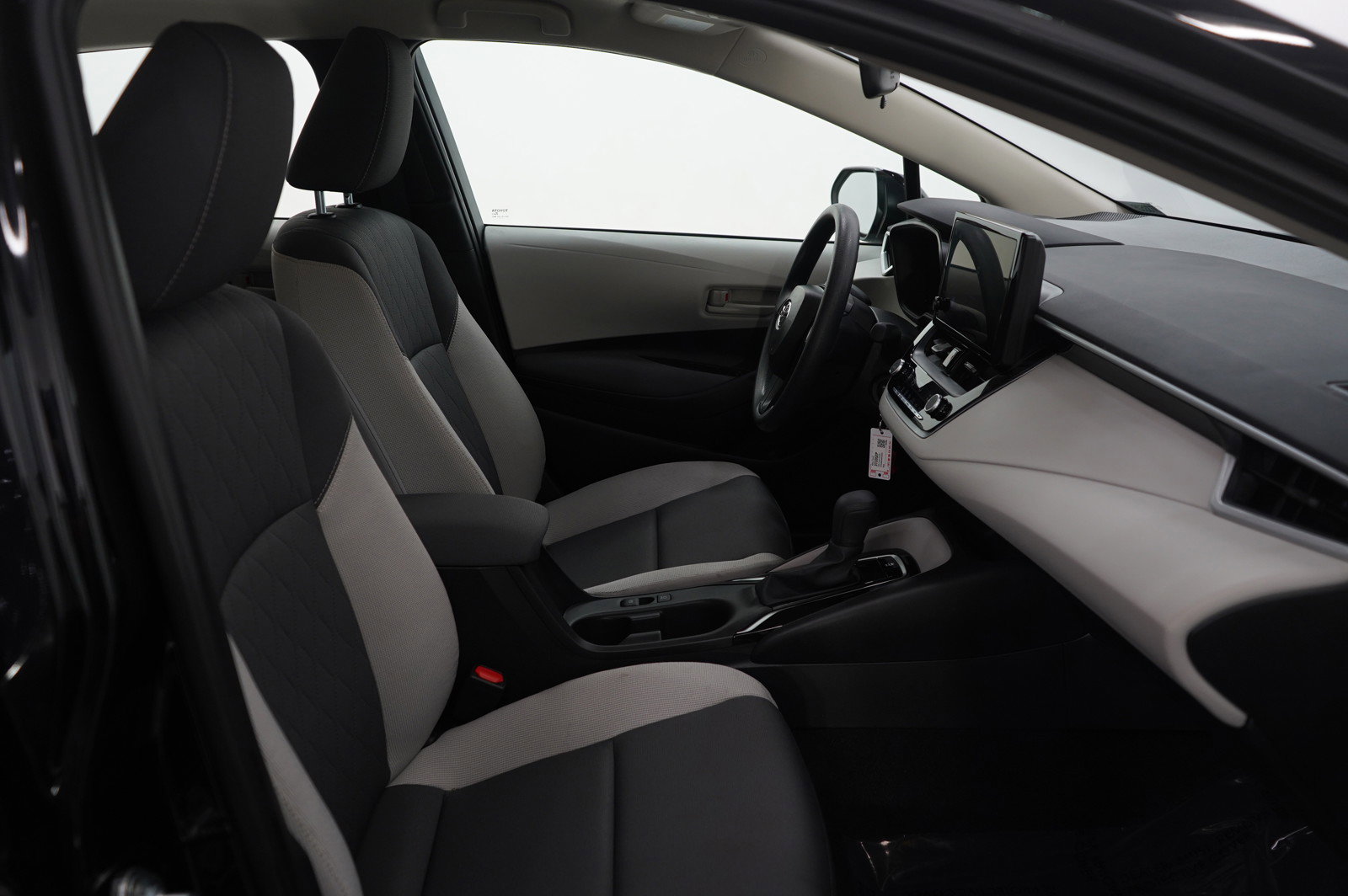 Used 2025 Toyota Corolla LE image 10