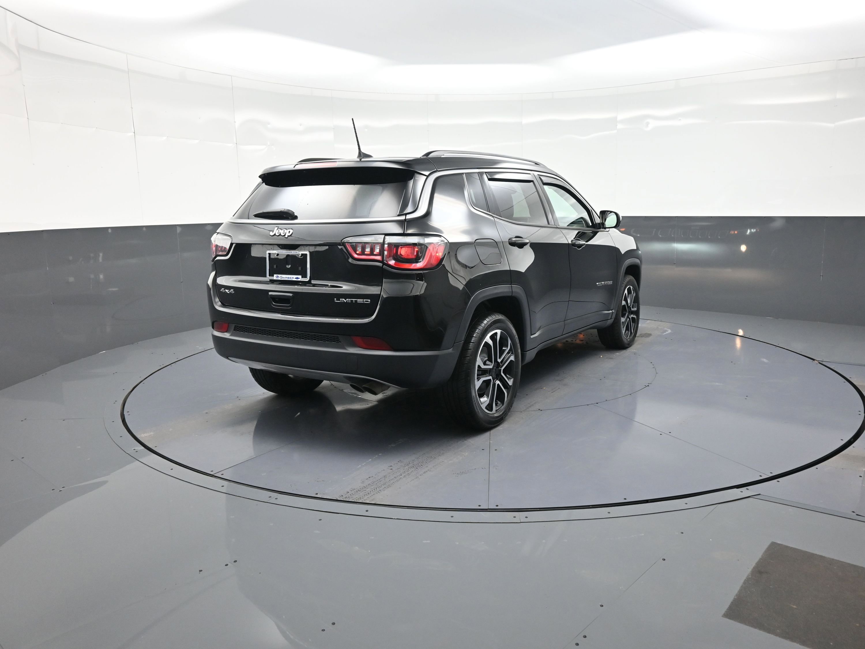 Used 2022 Jeep Compass Limited image 3