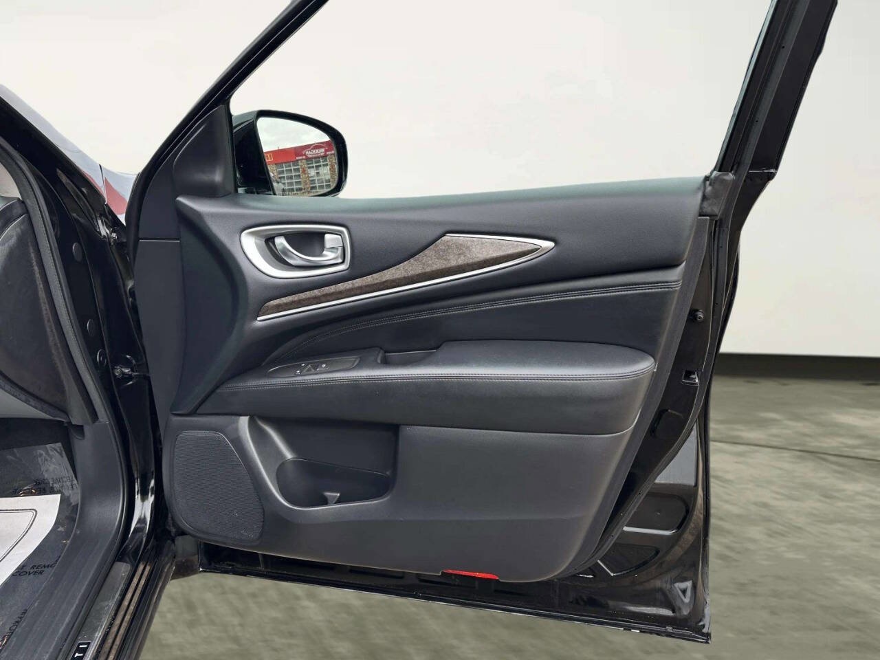 Used 2015 INFINITI QX60 Base AWD 4dr SUV w/ Premium Plus Package image 25