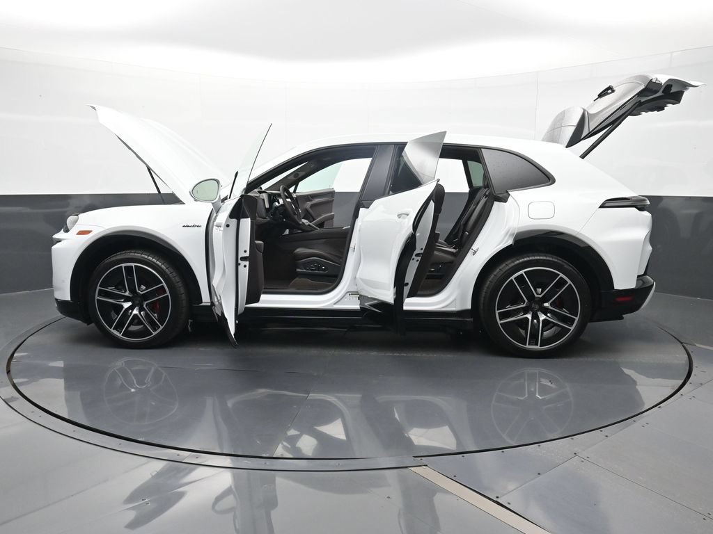New 2026 Porsche Cayenne Turbo AWD/4WD image 30