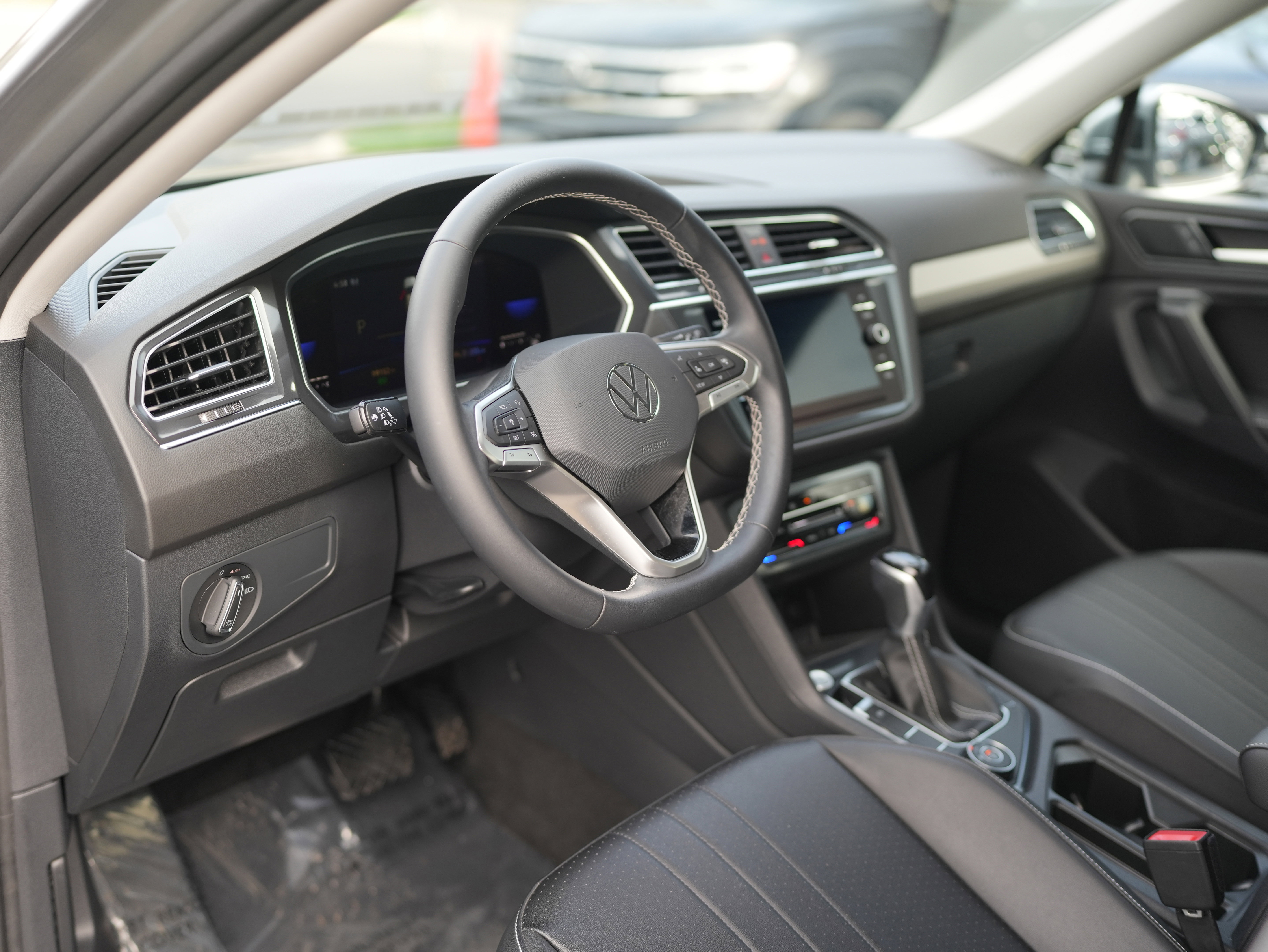 Certified 2023 Volkswagen Tiguan SE image 12
