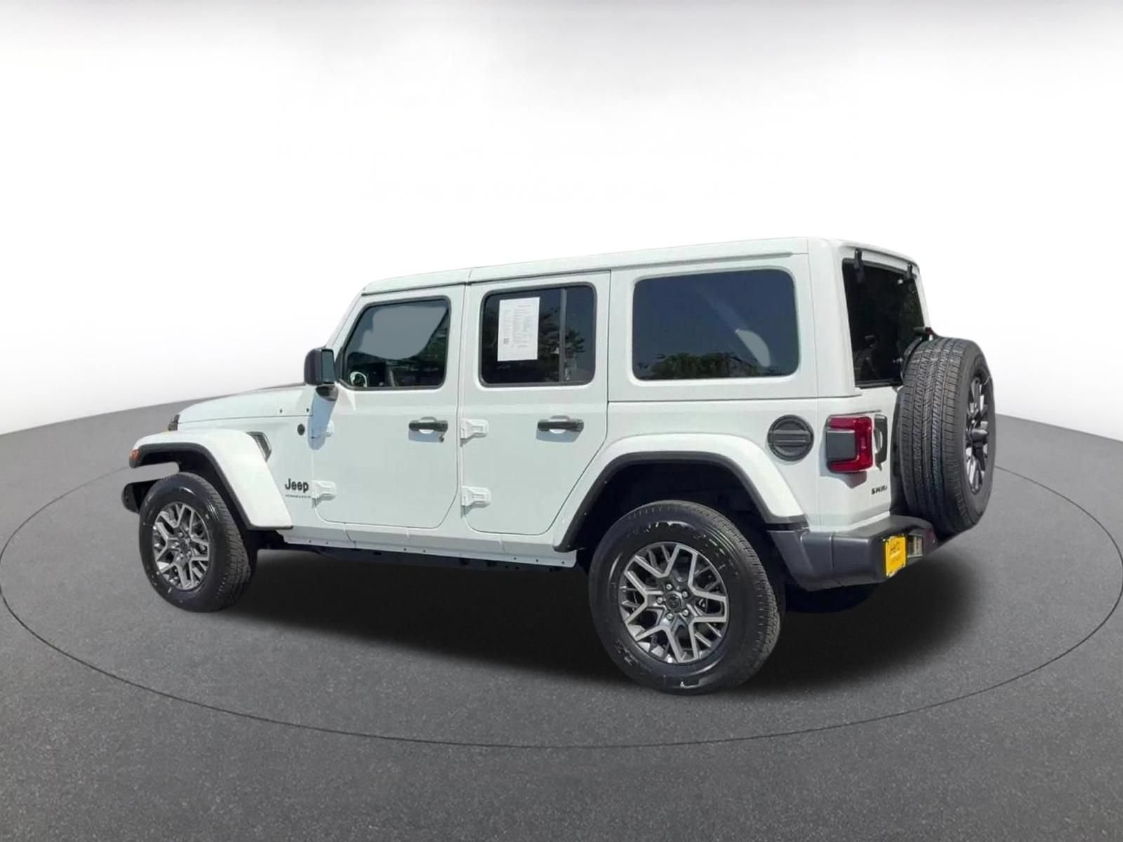Used 2025 Jeep Wrangler Unlimited Sahara AWD/4WD image 10