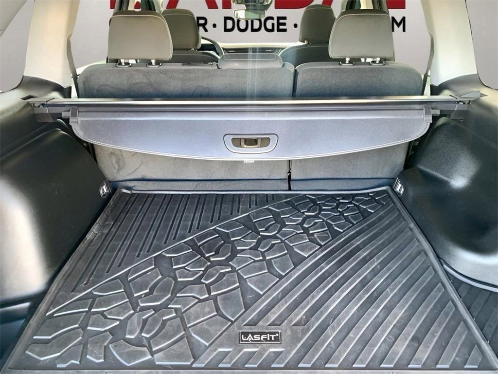 Used 2023 Jeep Grand Cherokee Laredo image 23