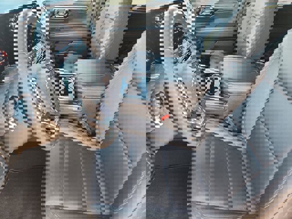 Used 2025 Chevrolet Suburban Z71 image 9