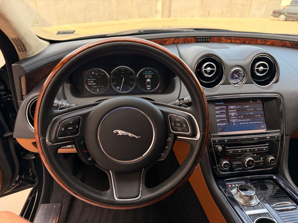 Used 2011 Jaguar XJ L RWD image 11