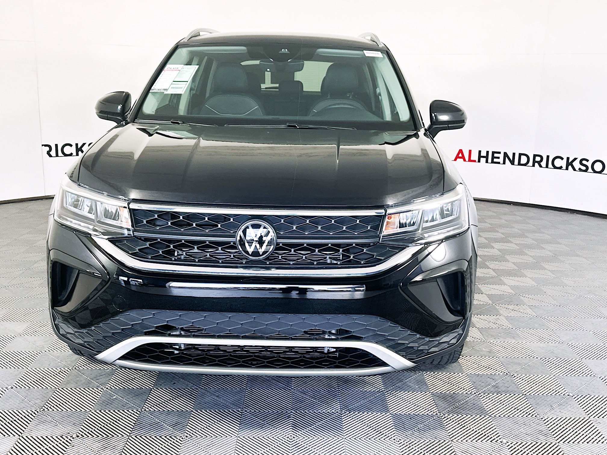 Used 2024 Volkswagen Taos SE image 8