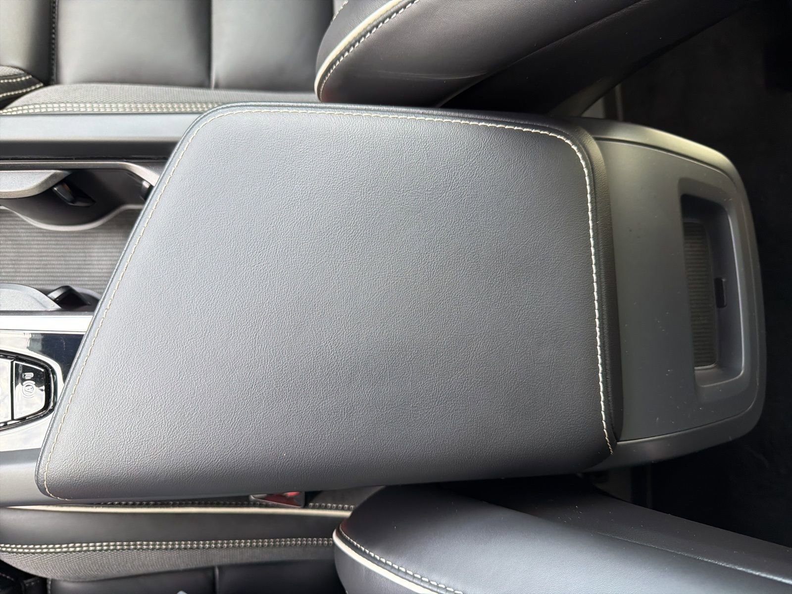 Used 2024 Volvo XC60 T8 Polestar w/ Protection Package Premier image 52