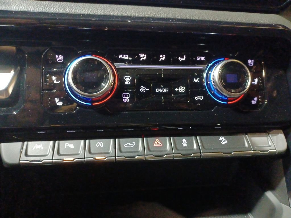 Used 2024 GMC Sierra 1500 AT4 w/ Technology Package image 17