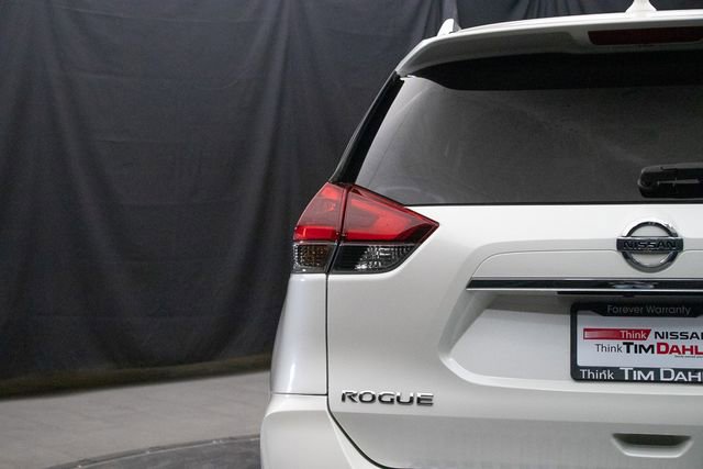 Used 2018 Nissan Rogue SV image 12