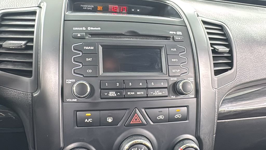 Used 2013 Kia Sorento LX w/ Third Row Pkg image 28