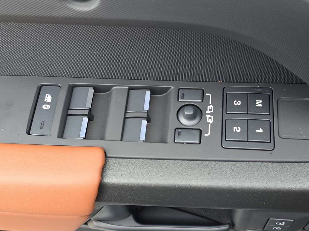 New 2026 Land Rover Defender 110 OCTA image 28