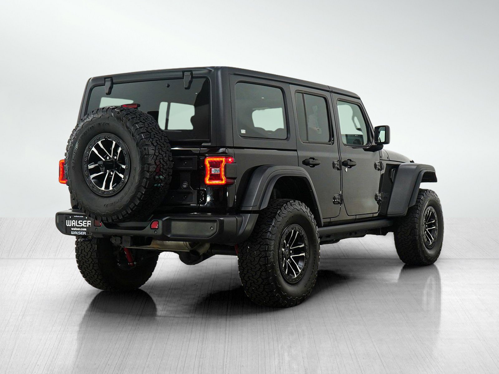 Used 2024 Jeep Wrangler Willys AWD/4WD image 5