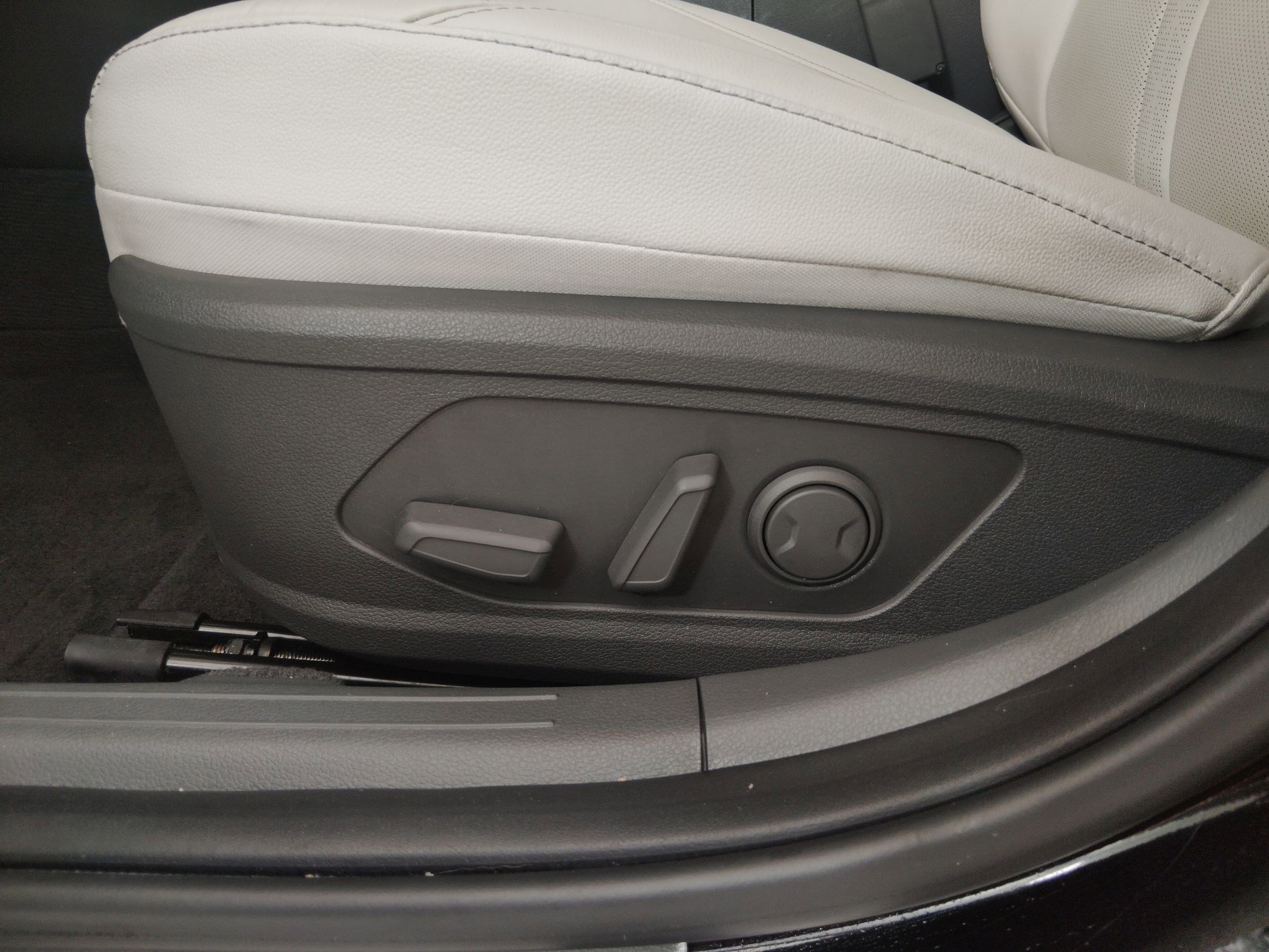 Used 2023 Hyundai Sonata Limited w/ Cargo Package image 14