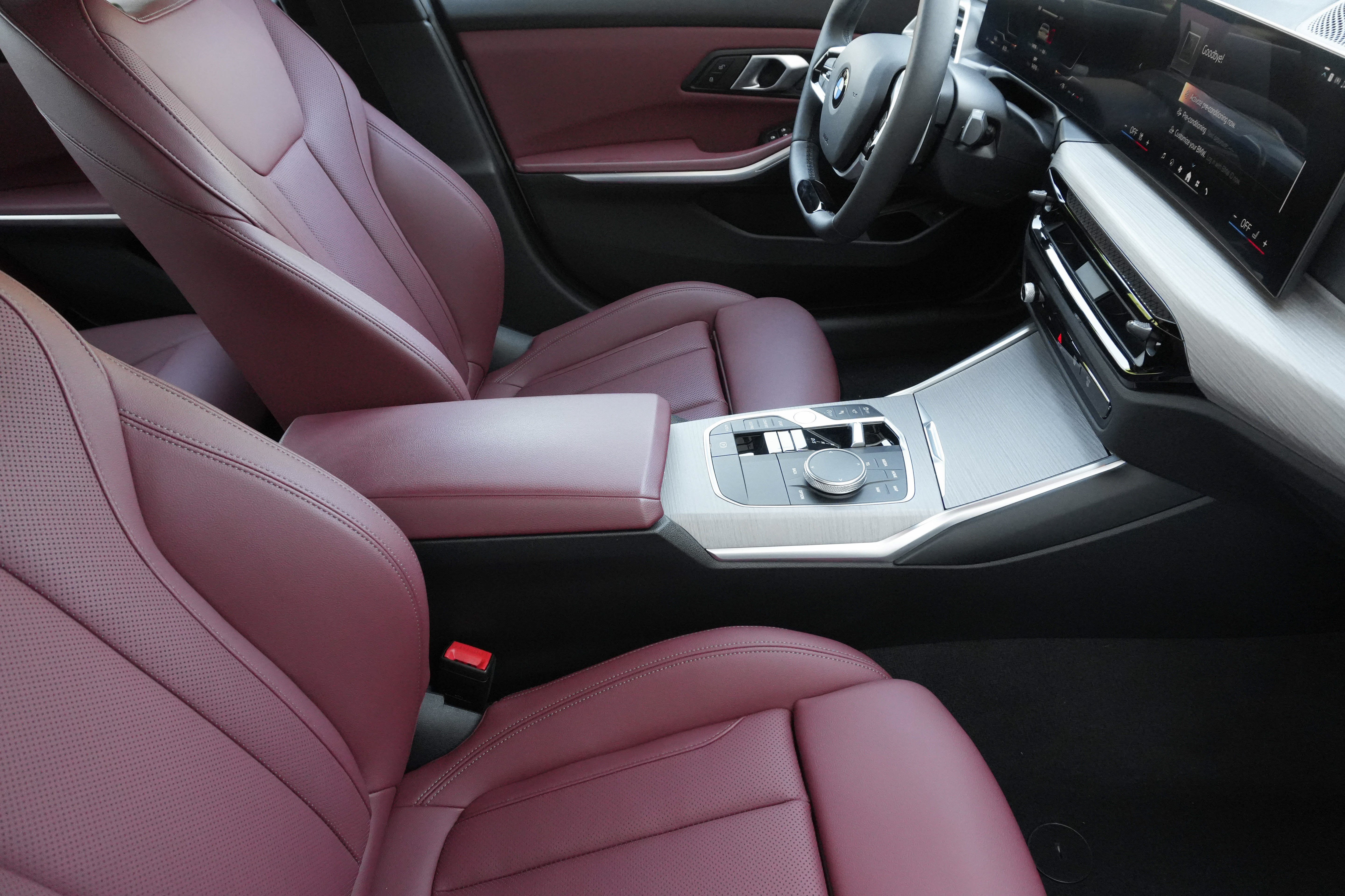 Certified 2025 BMW 330i Sedan RWD image 12