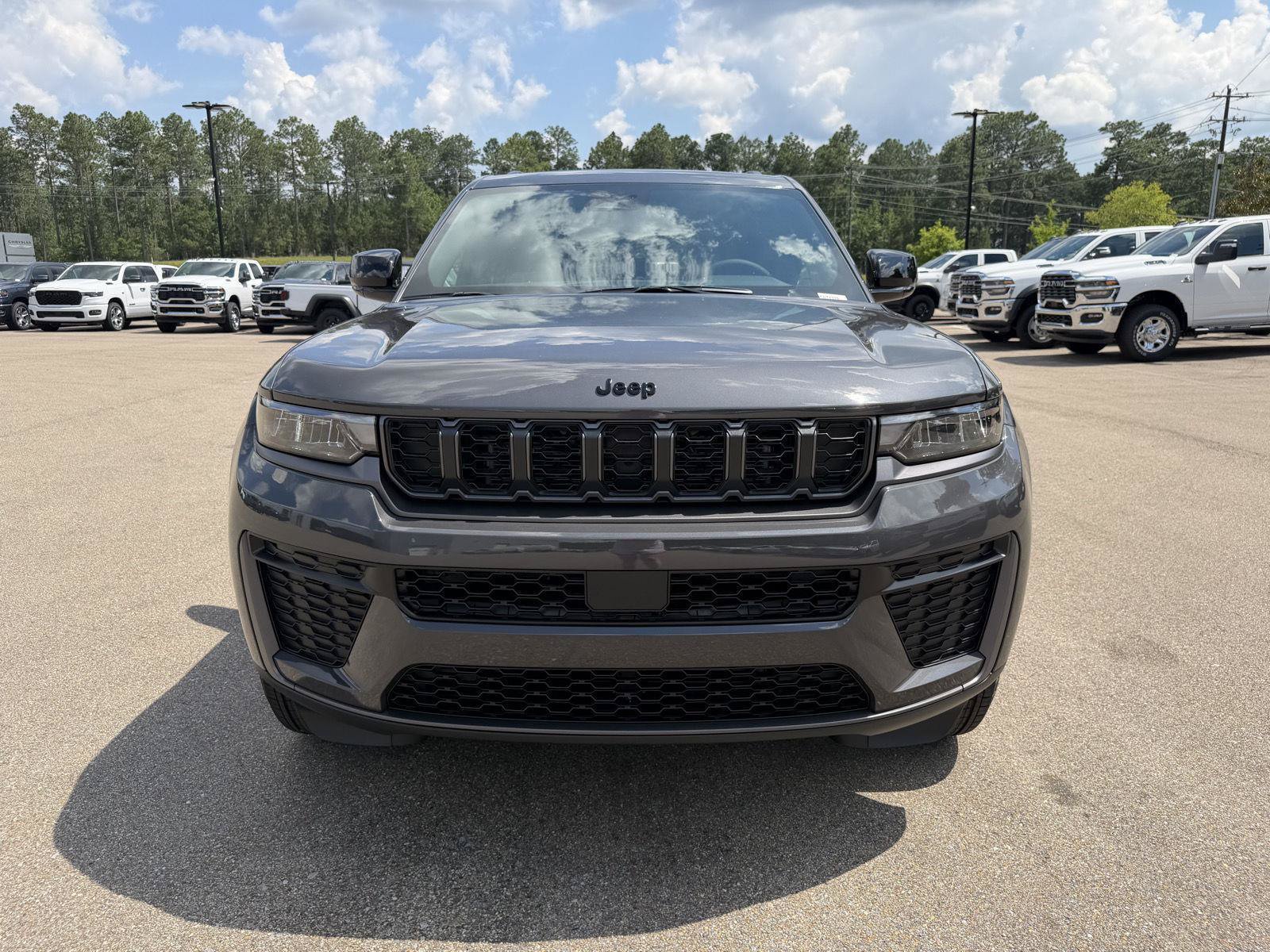 New 2026 Jeep Grand Cherokee Altitude RWD image 2
