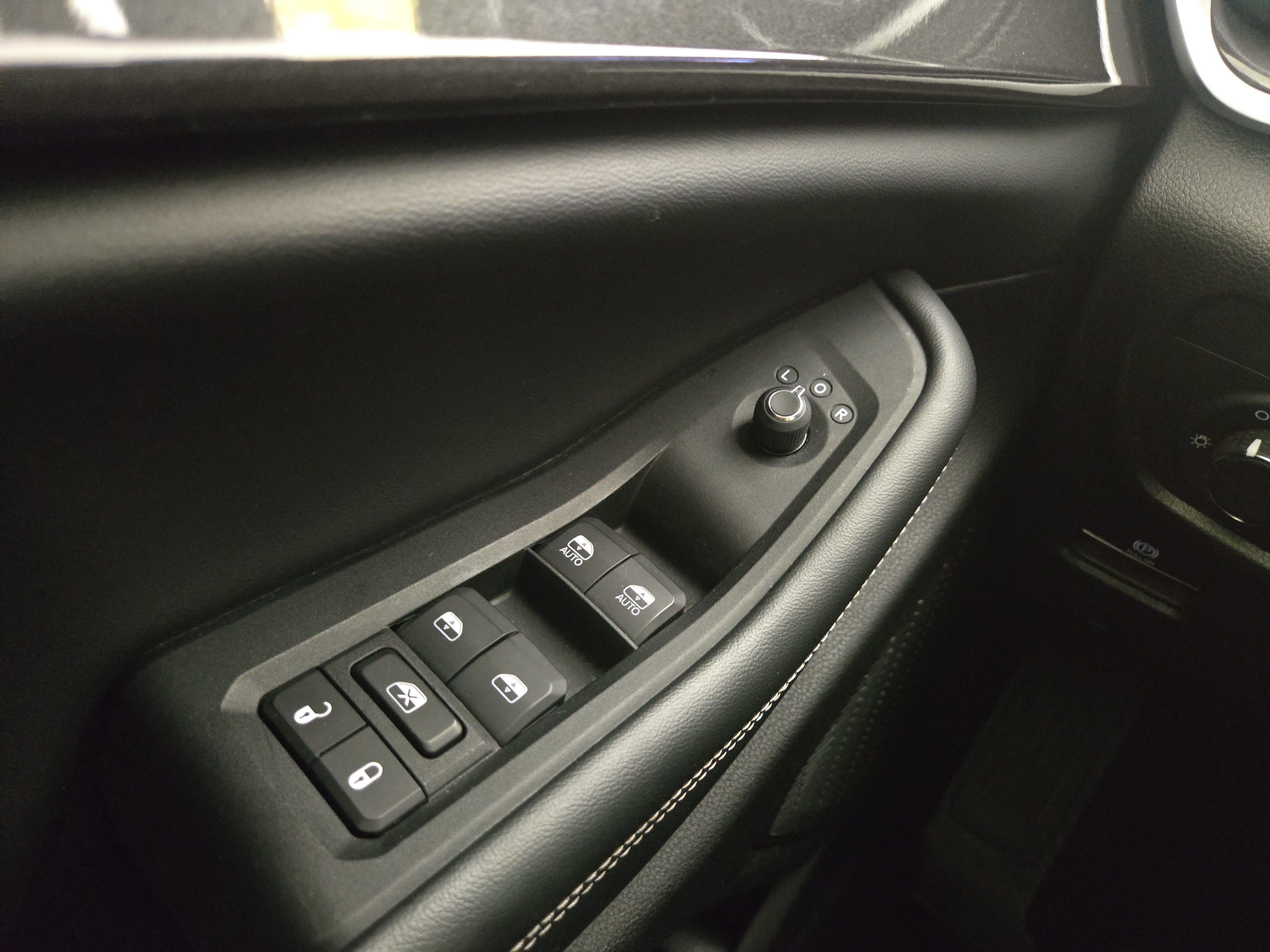 Certified 2023 Jeep Grand Cherokee L Laredo AWD/4WD image 32