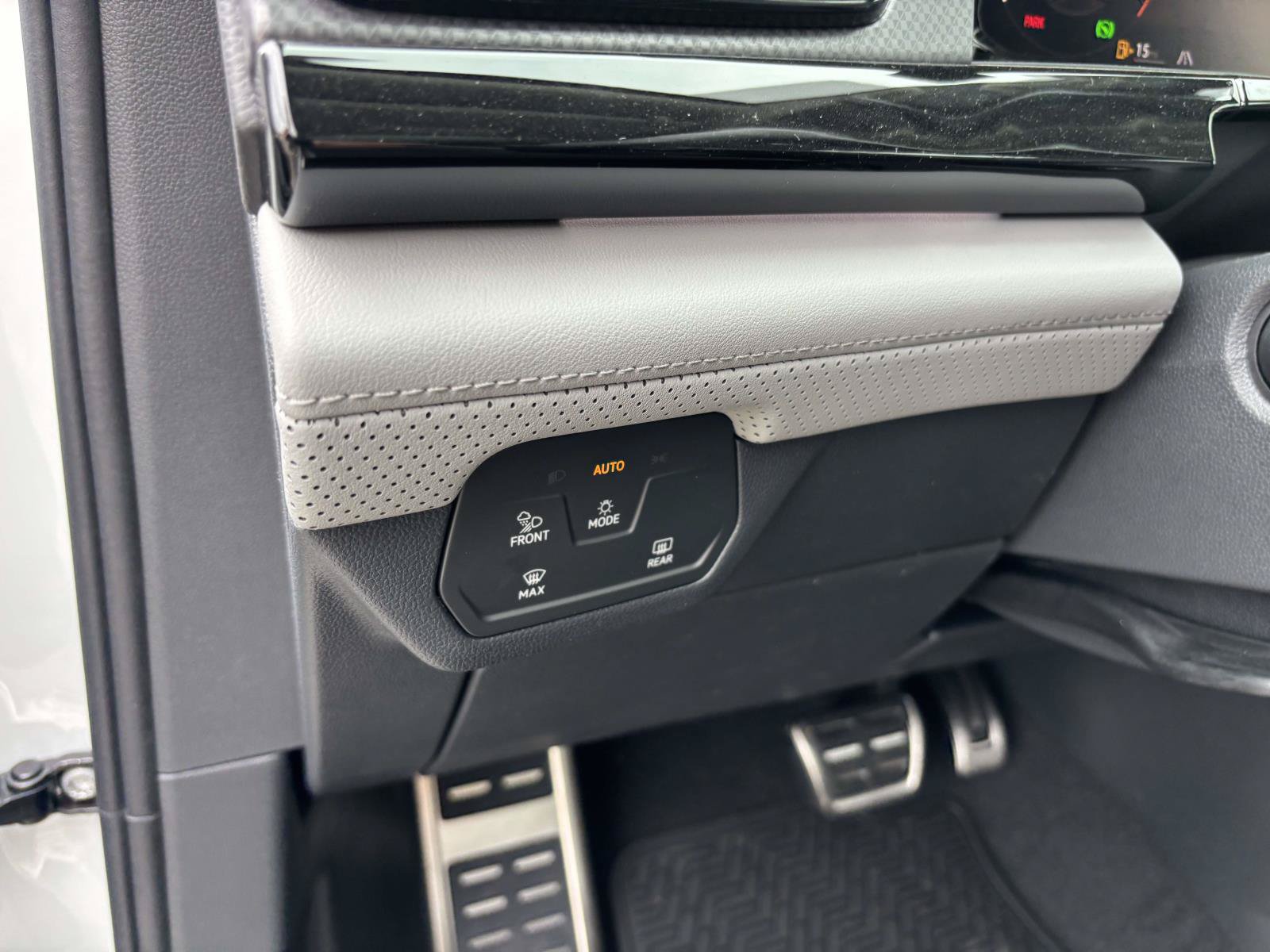 New 2026 Volkswagen Atlas Peak Edition AWD/4WD image 14