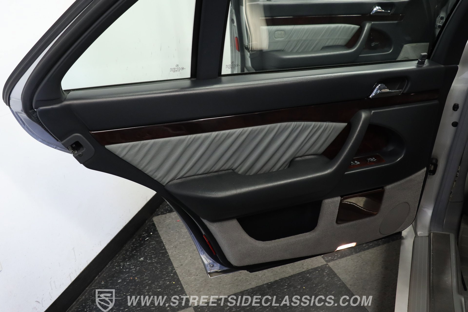 Used 1999 Mercedes-Benz S 500 Sedan image 33