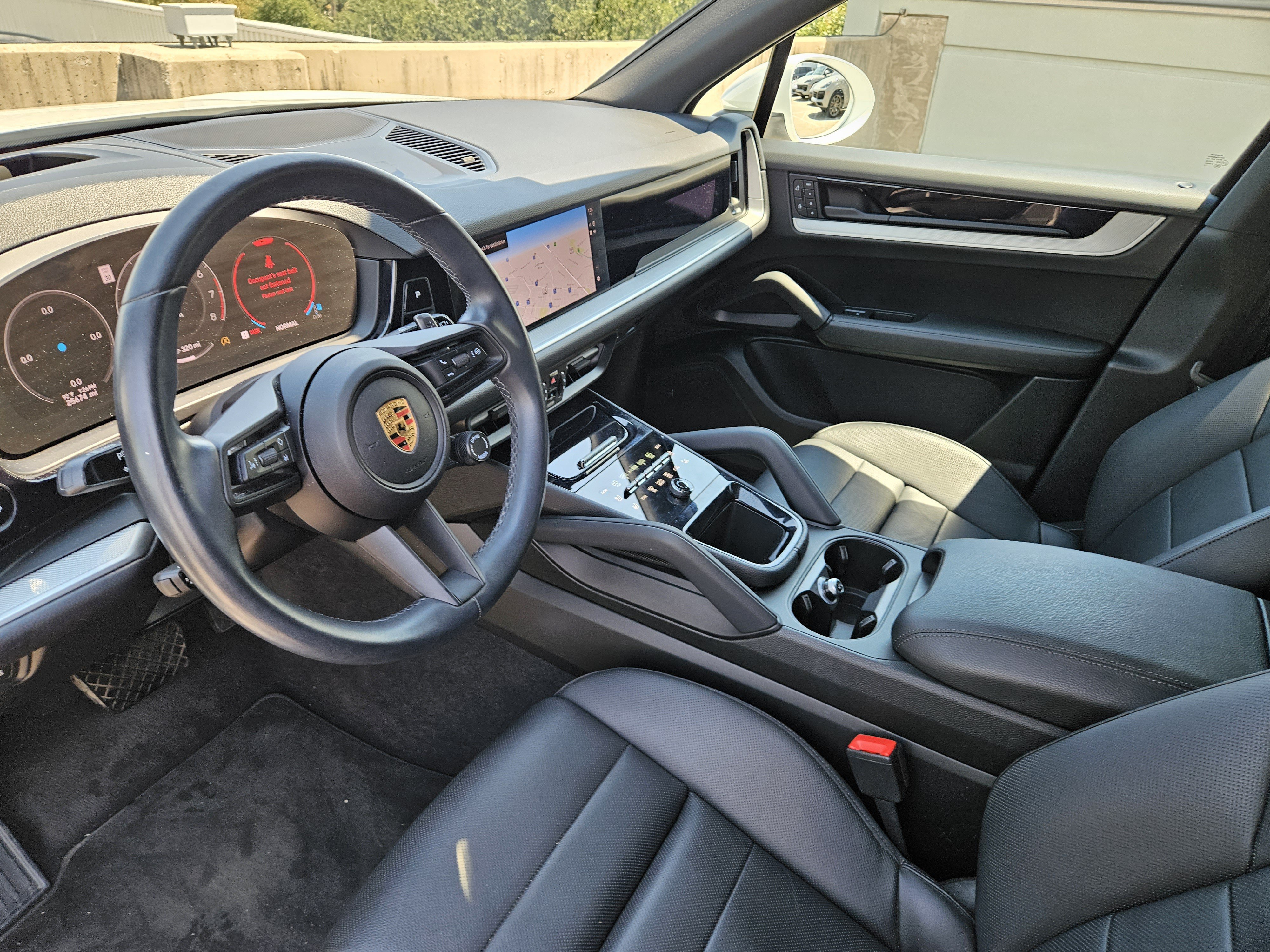 Certified 2024 Porsche Cayenne AWD/4WD image 4