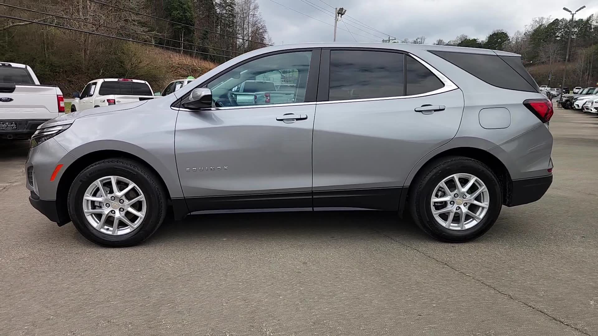 Used 2024 Chevrolet Equinox LT FWD image 16