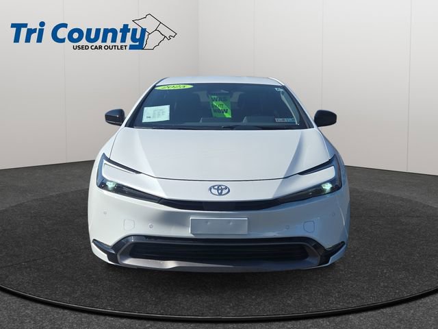 Used 2025 Toyota Prius XLE image 2