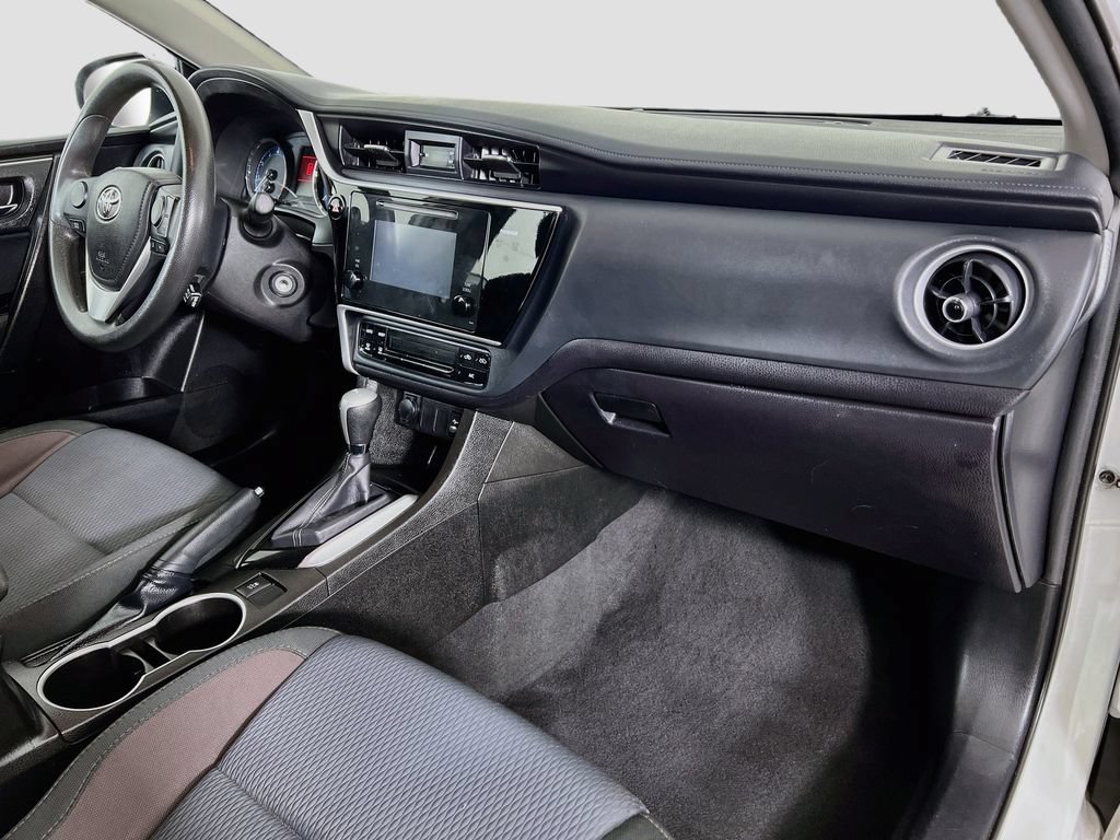 Used 2017 Toyota Corolla LE FWD image 30