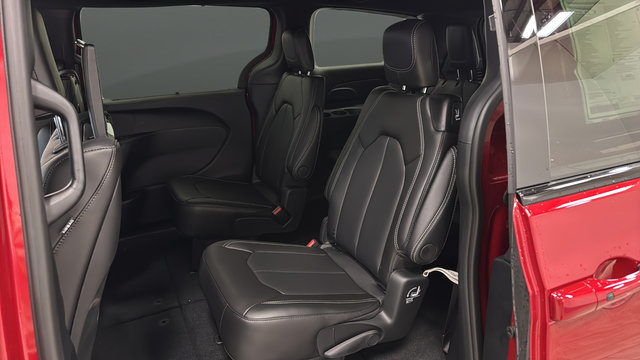 New 2026 Chrysler Pacifica Select AWD/4WD image 23