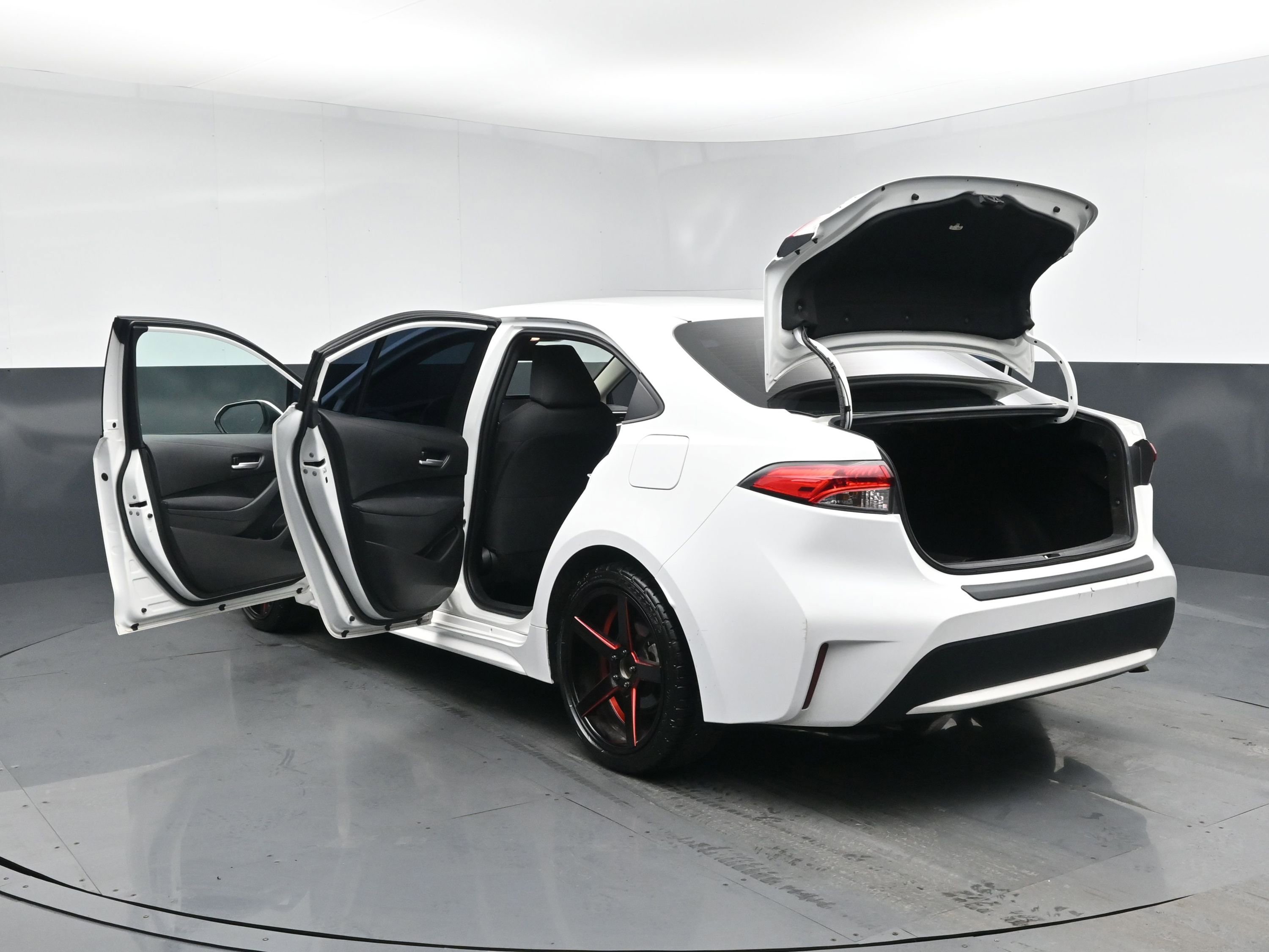 Used 2020 Toyota Corolla LE image 28