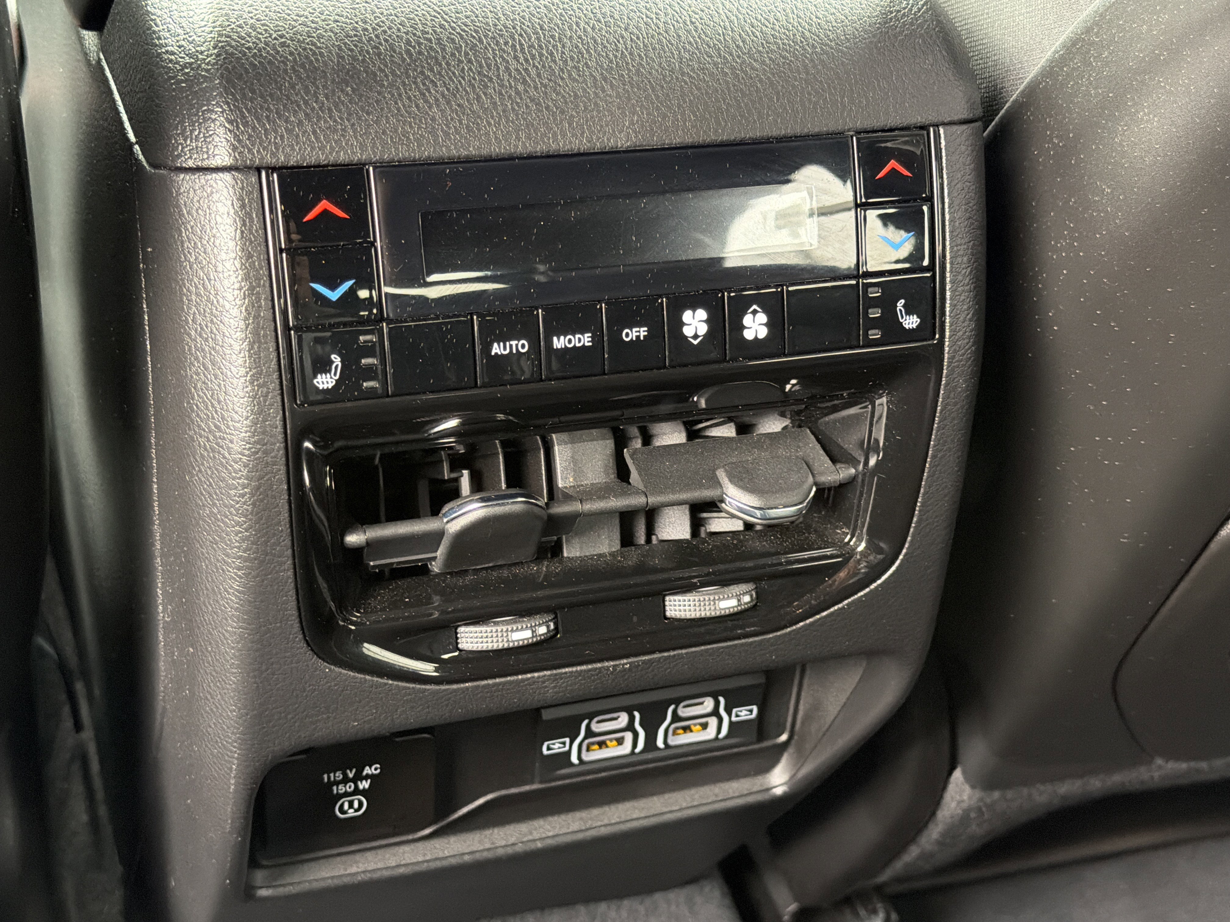 Used 2023 Jeep Grand Cherokee Overland w/ Luxury Tech Group IV AWD/4WD image 21