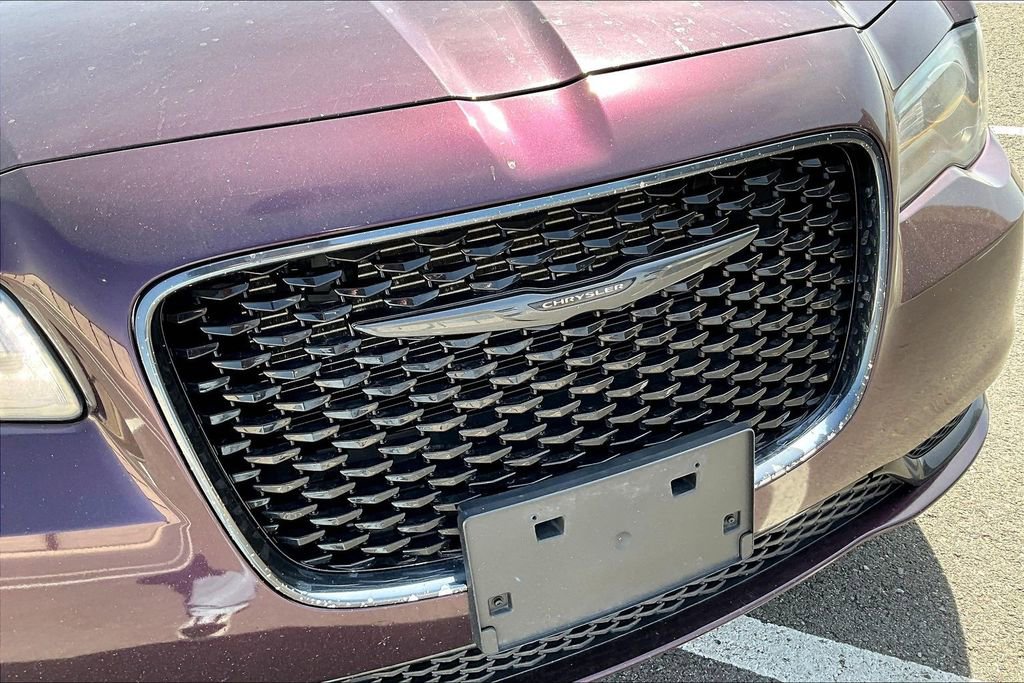 Used 2021 Chrysler 300 Touring w/ Sport Appearance Package image 19