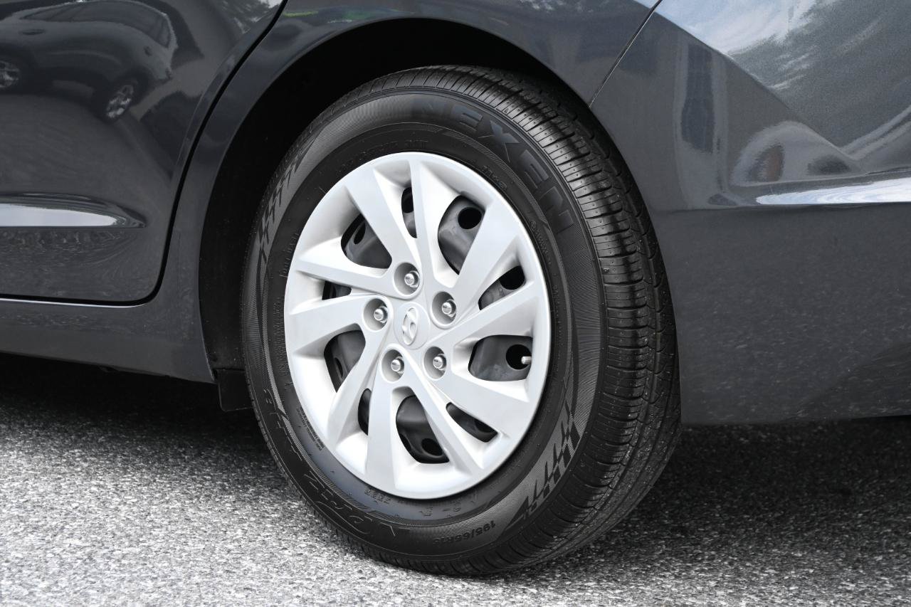 Used 2020 Hyundai Elantra SE FWD image 33
